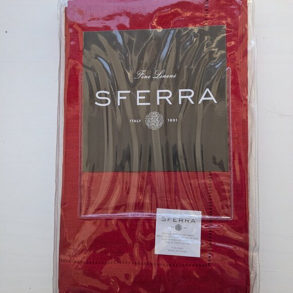 Red SFERRA Festival table linens - 1 tablecloth and 16 napkins - Picture 6 of 8